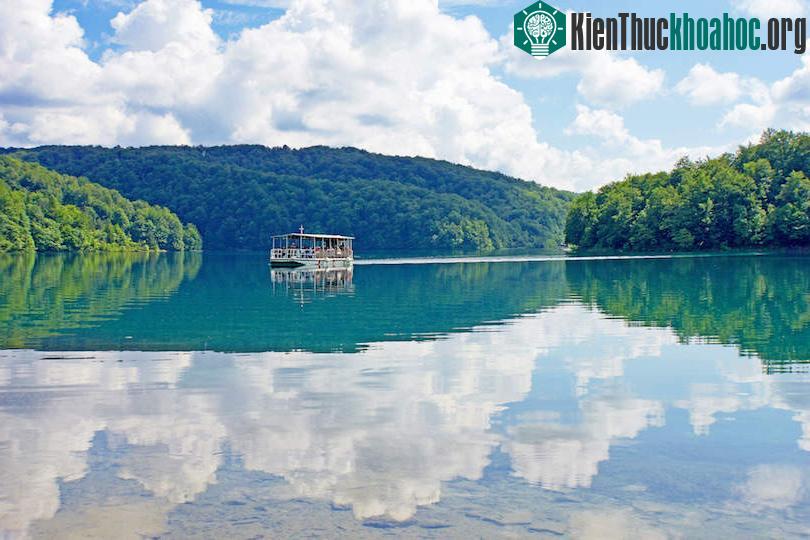 Khung cảnh đẹp ngỡ ngàng của vườn quốc gia Plitvice, Croatia ảnh 11