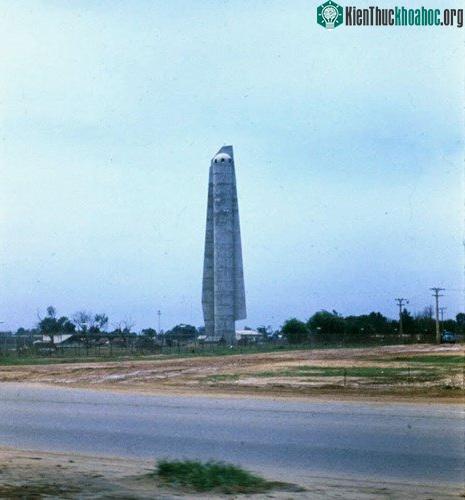 Tháp nước điều áp ở thị trấn Thủ Đức.