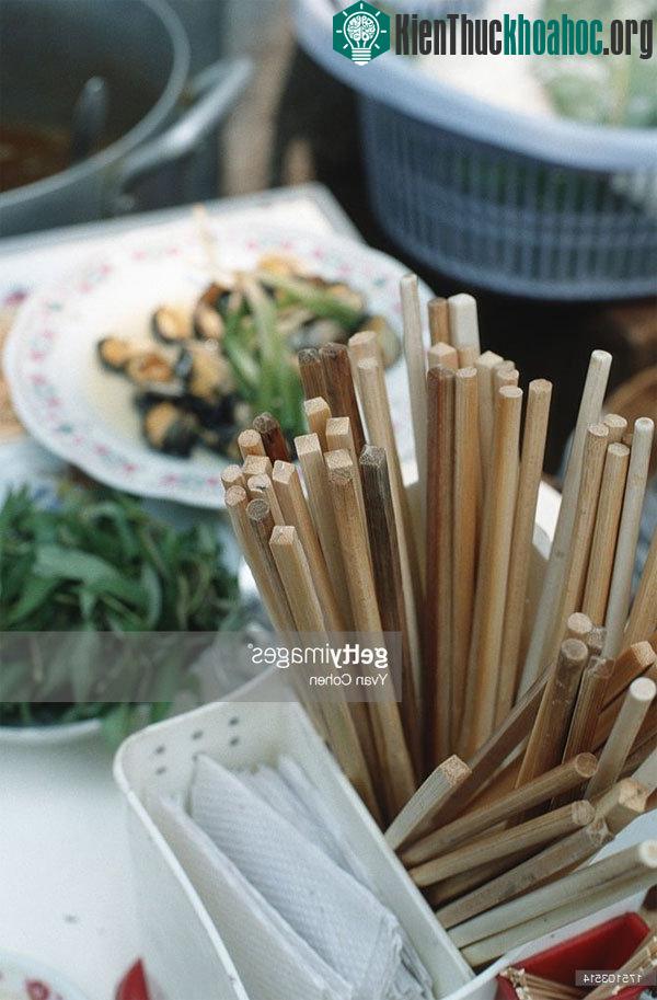 Quán bún ốc vỉa hè.