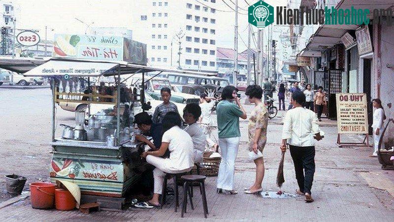 Hàng bán sinh tố.