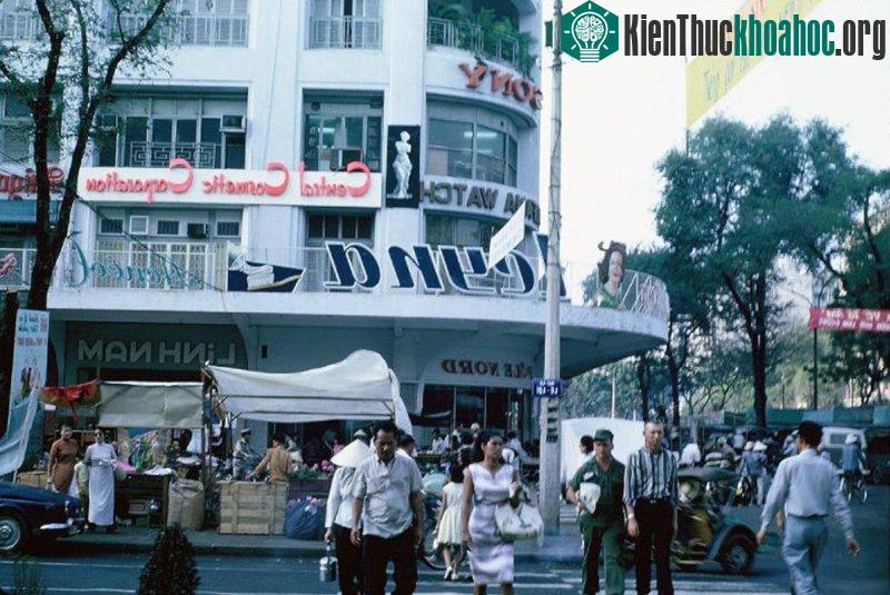 Thương xá Tax năm 1966.