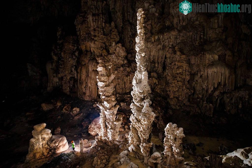 Ông Nguyễn Châu Á - Tổng giám đốc công ty Oxalis cho biết, hang Tiên 2 sẽ chính thức đón khách từ đầu tháng 7. Các tour sẽ có lượng khách từ 8-20 ngườ...