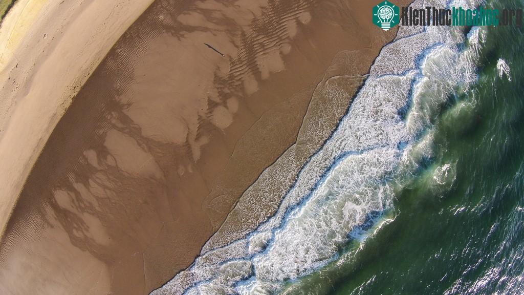 Bãi biển rộng lớn, khoáng đạt ở Cape Cod, Massachusetts.