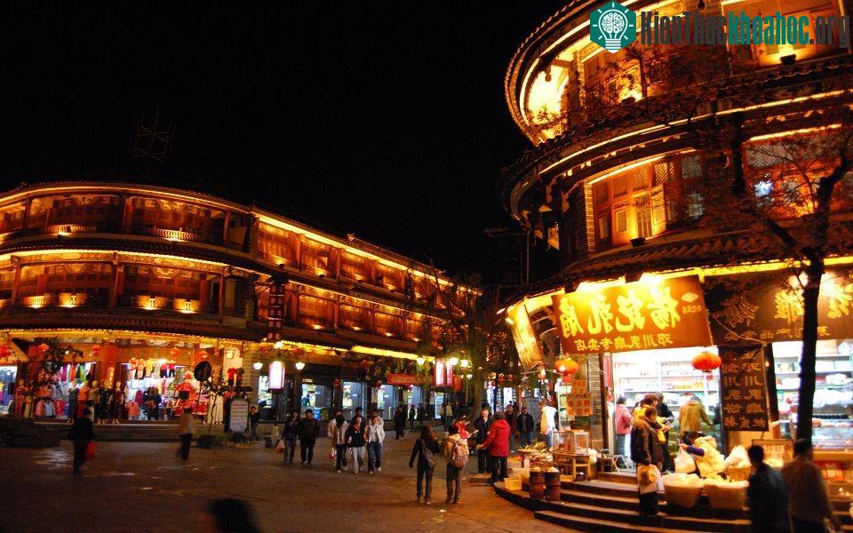Khu phố Tây nhộn nhịp về đêm. (Ảnh: Visitdali).