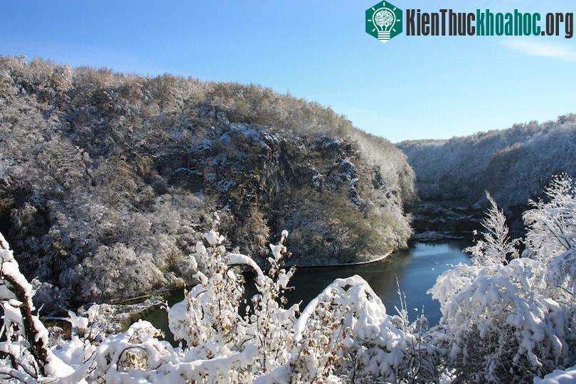 Khung cảnh đẹp ngỡ ngàng của vườn quốc gia Plitvice, Croatia ảnh 12