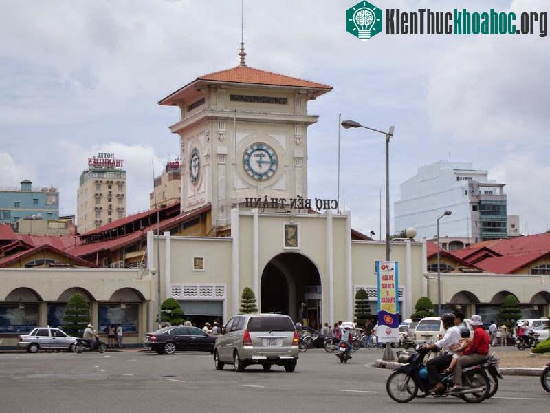 Không chỉ thuần túy là nơi buôn bán, gần 100 năm qua Chợ Bến Thành đã trở thành một chứng nhân lịch sử, chứng kiến bao thay đổi thăng trầm của thành p...