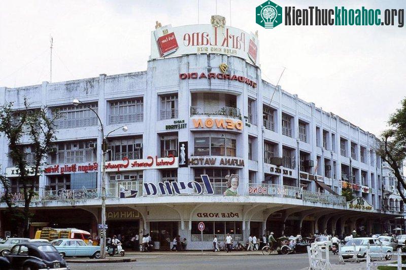 Thêm một hình ảnh nữa về thương xá Tax năm 1966.