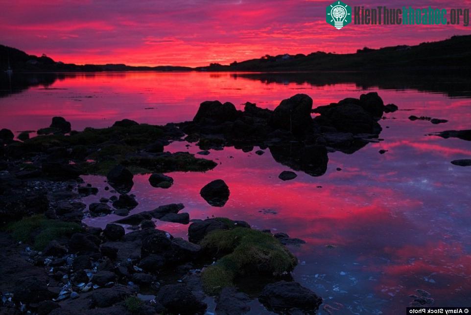 Đảo Skye của Scotland là một điểm chụp ảnh nổi tiếng, nhờ những ngọn đồi xanh trải dài bất tận và các khe nước ấn tượng.