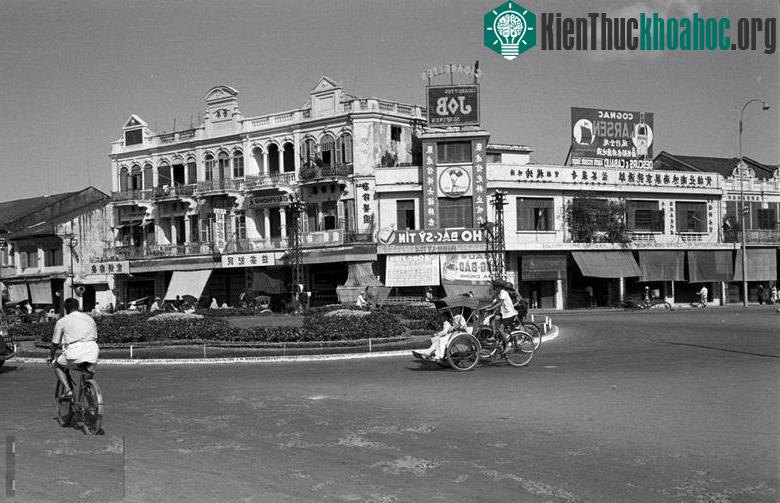Thành phố Chợ Lớn thành lập ngày 6 tháng 6 năm 1865. Đến ngày 20 tháng 10 năm 1879, Thống đốc Nam Kỳ Le Myre de Vilers ra Nghị định công nhận thành ph...
