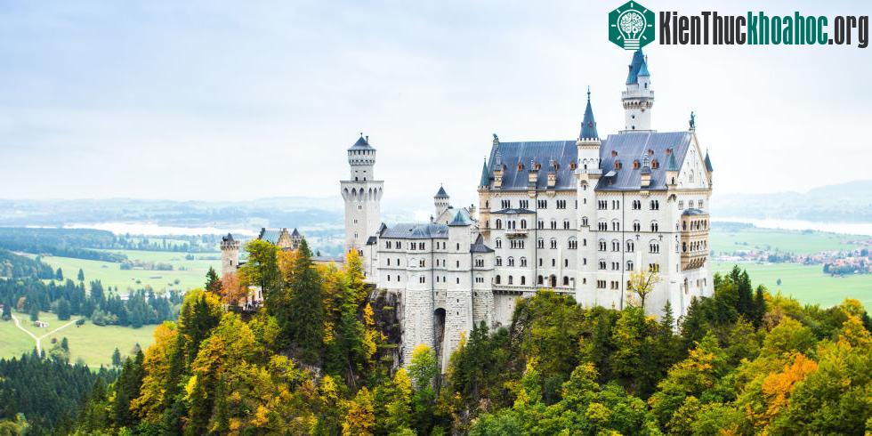 Lâu đài Schloss Neuschwanstein ở Đức.