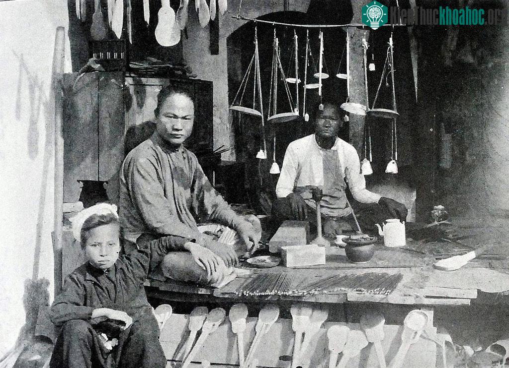 Quầy nước kiêm quầy hàng gia dụng thủ công.