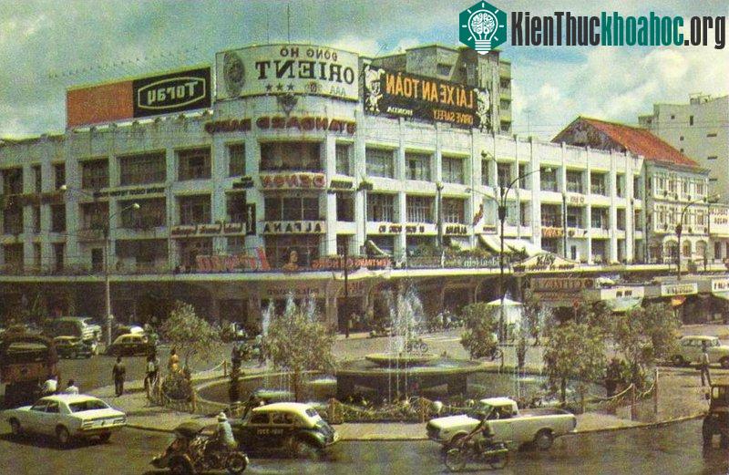 Hình ảnh Thương xá Tax trên một tạp chí nước ngoài.