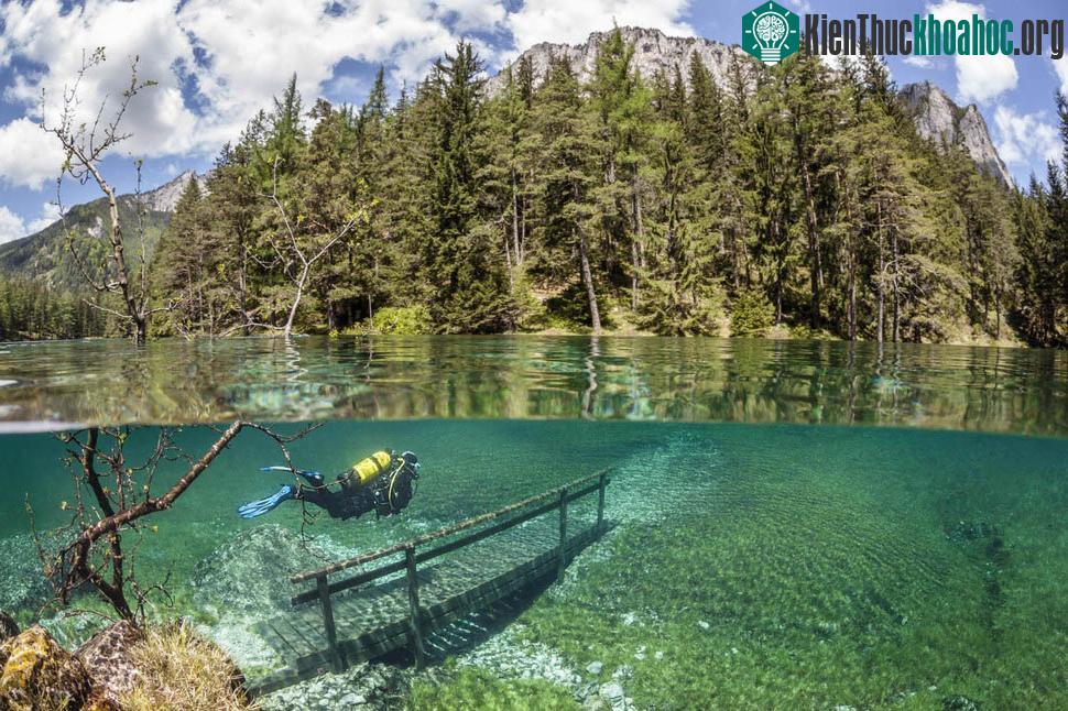 Mọi nơi ở hồ Green Lake – (Áo) đều được bao quanh bởi rừng cây