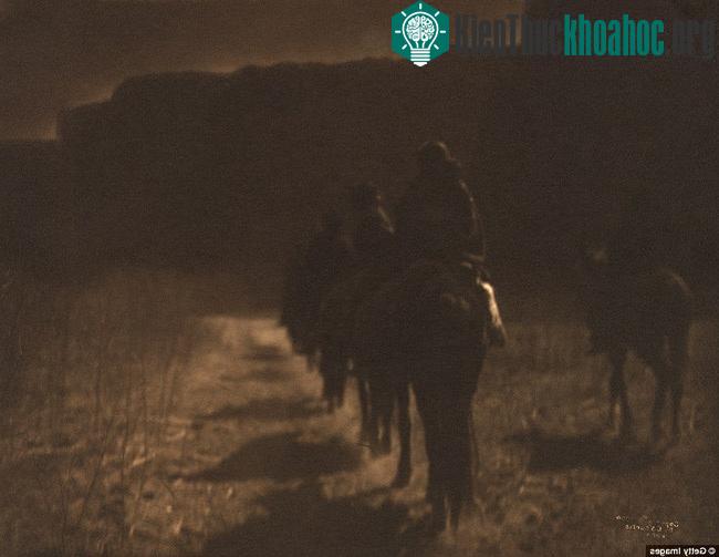 Những thổ dân châu Mỹ bị đuổi khỏi mảnh đất tổ tiên của mình vào năm 1904.