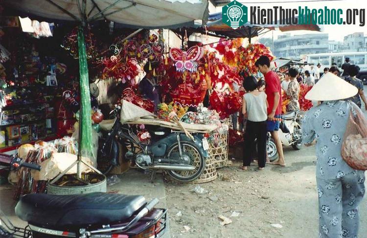 Sài Gòn mùa Trung thu xưa (thập niên 1990).