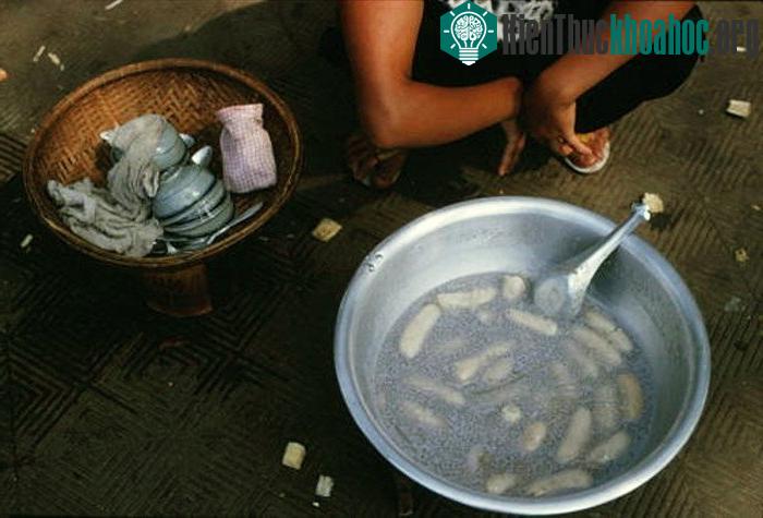 Chậu chè chuối nguyên quả hấp dẫn này sẽ khiến nhiều người phải nuốt nước miếng vì thèm.