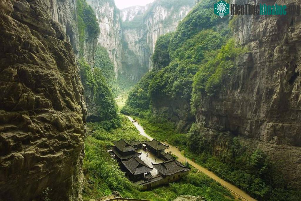 Cảnh đẹp ngoạn mục tại công viên địa chất Vũ Long, Trùng Khánh.