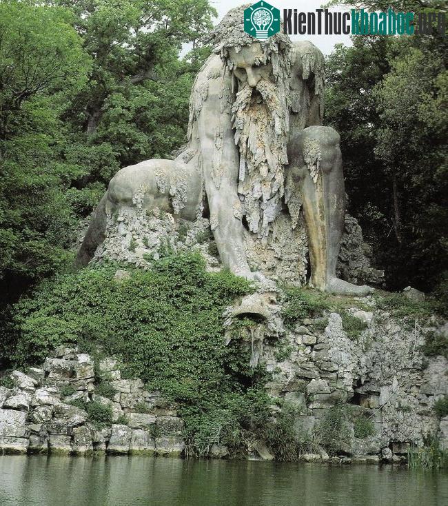 Tác phẩm Colossus nằm ở thành phố Florence, Italia,