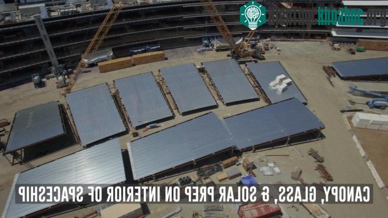 Khu hội trường dưới lòng đất với sức chứa 1.000 chỗ ngồi đã được lắp mái. Hầu hết diện tích bên trên tòa nhà sẽ được phủ bởi các tấm pin năng lượng mặt trời. Giám đốc điều hành Tim Cook cho biết, đ...