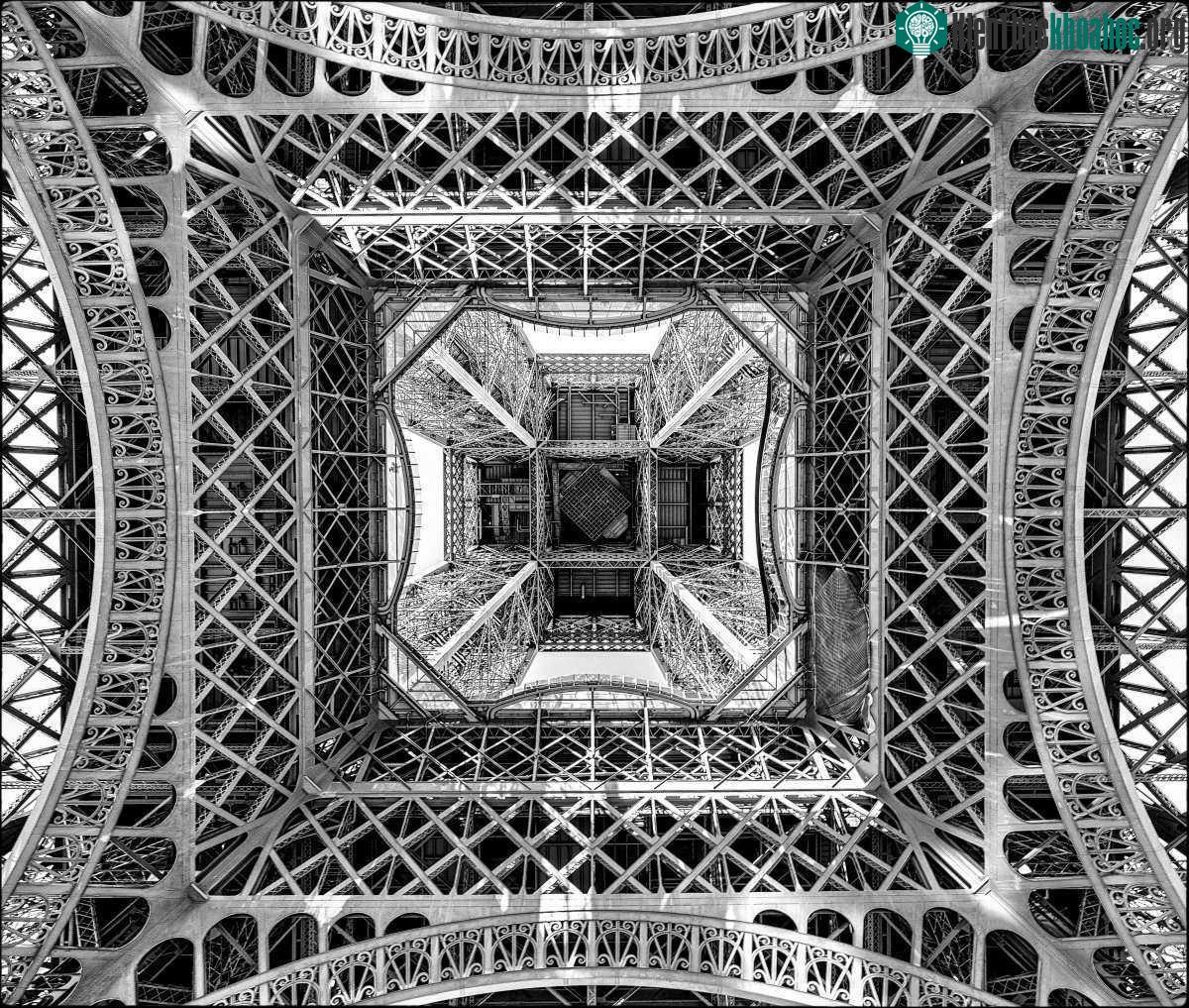 Eiffel Tower, Paris, Ile-de-France, France
