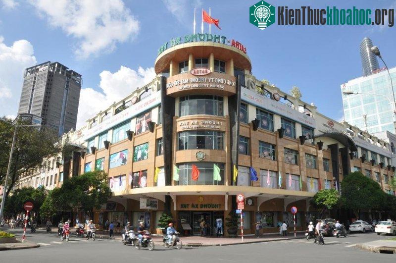 Năm 1998, dòng chữ Thương xá Tax được đặt trên nóc tòa nhà, đánh đấu sự trở lại của một cái tên nổi tiếng.