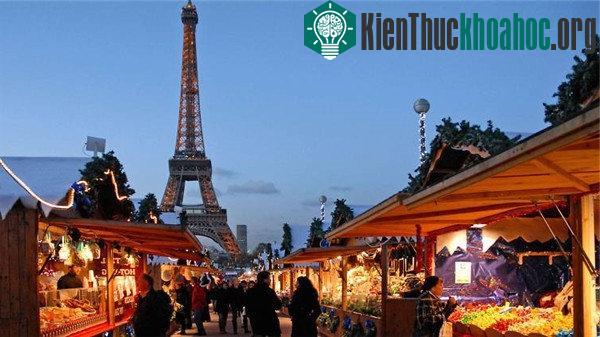 Paris với một Giáng sinh cổ kính đậm chất châu Âu.