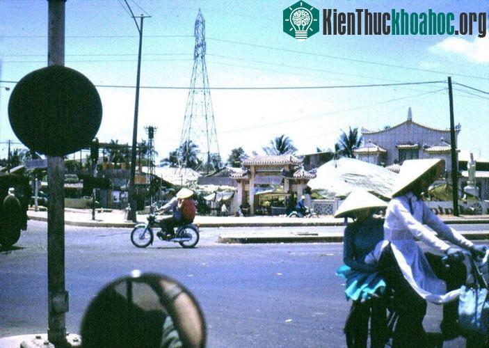 Chùa Xá Lợi ở Ngã tư Hàng Xanh.