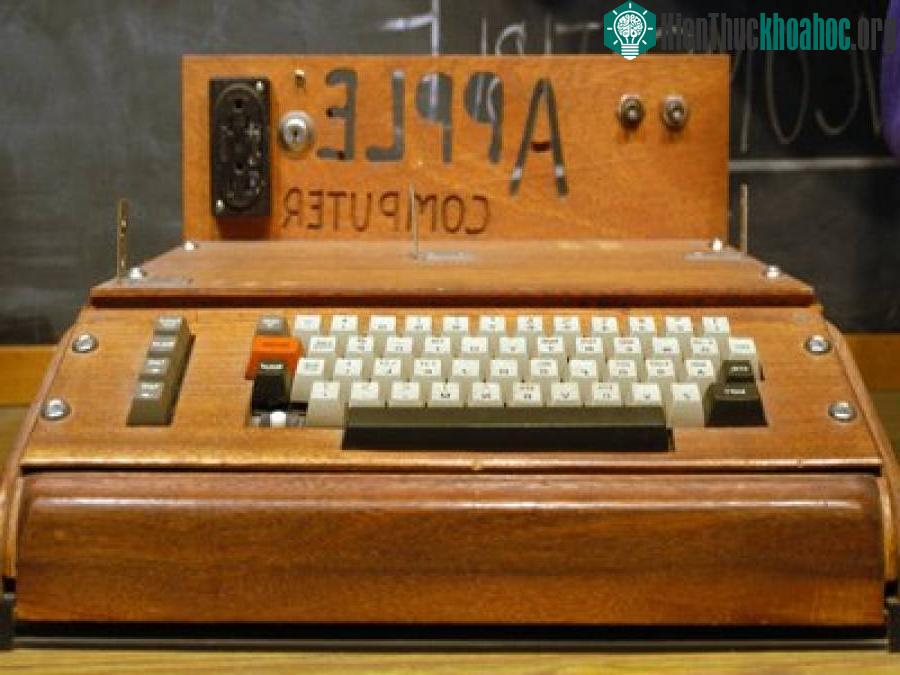 Máy tính Apple I ra đời năm 1976.