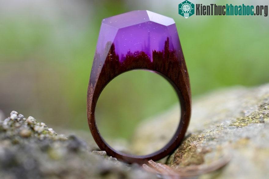 Mỗi chiếc đều mang màu sắc và thế giới thần bí thu nhỏ riêng biệt.