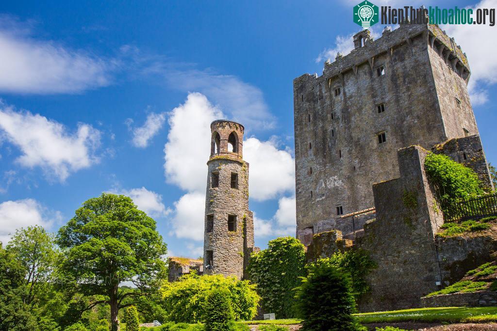 Lâu đài đá Blarney ở Ireland.