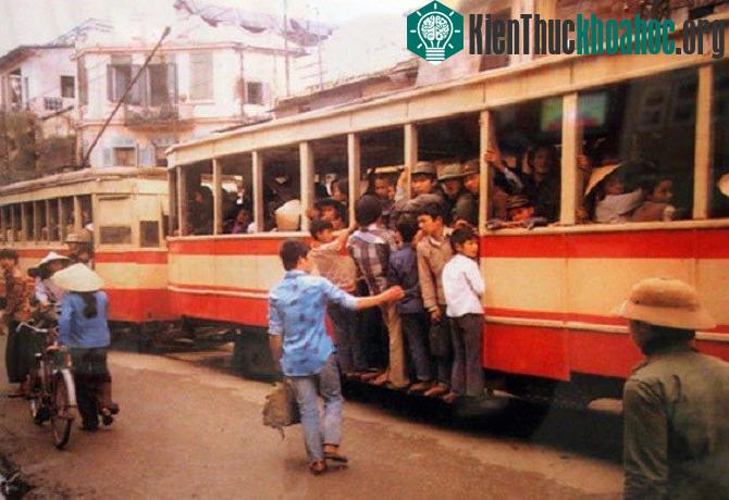 Sau Tết, mọi người bắt đầu trở lại với công việc của mình.