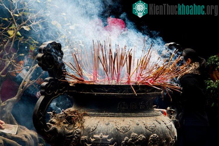 Chùa Trấn Quốc sáng Mùng 1 Tết.