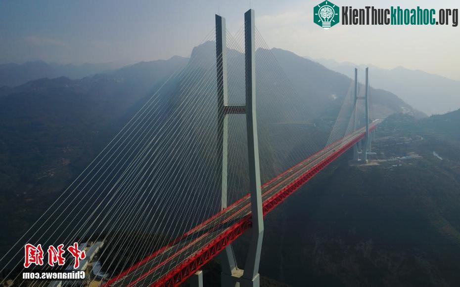 Đi xuyên mây giữa cây cầu cao nhất thế giới ảnh 4
