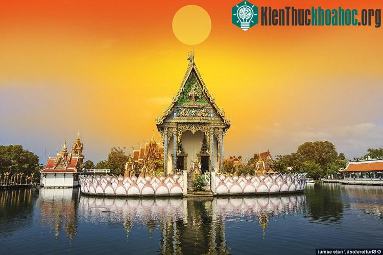 Ngôi chùa Phật giáo tinh xảo này là một phần của quần thể đền chùa ở đảo Samui, Thái Lan.