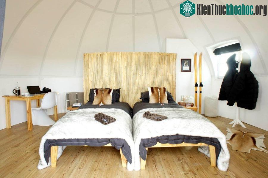 Bên trong "kén ngủ" là các đồ nội thất xa xỉ gây ấn tượng mạnh mẽ với du khách.