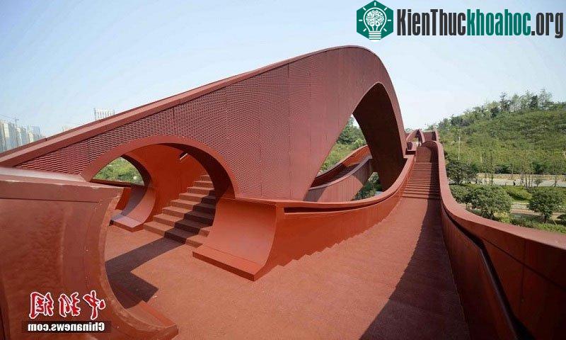 Các nhịp cầu có độ cao khác nhau.