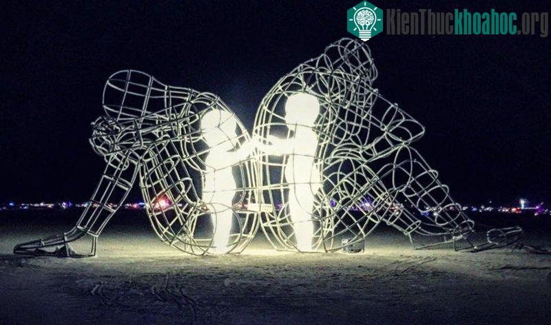 Tác phẩm của nghệ sỹ Alexander Milov khắc họa hình ảnh rất sống động và chân thực.