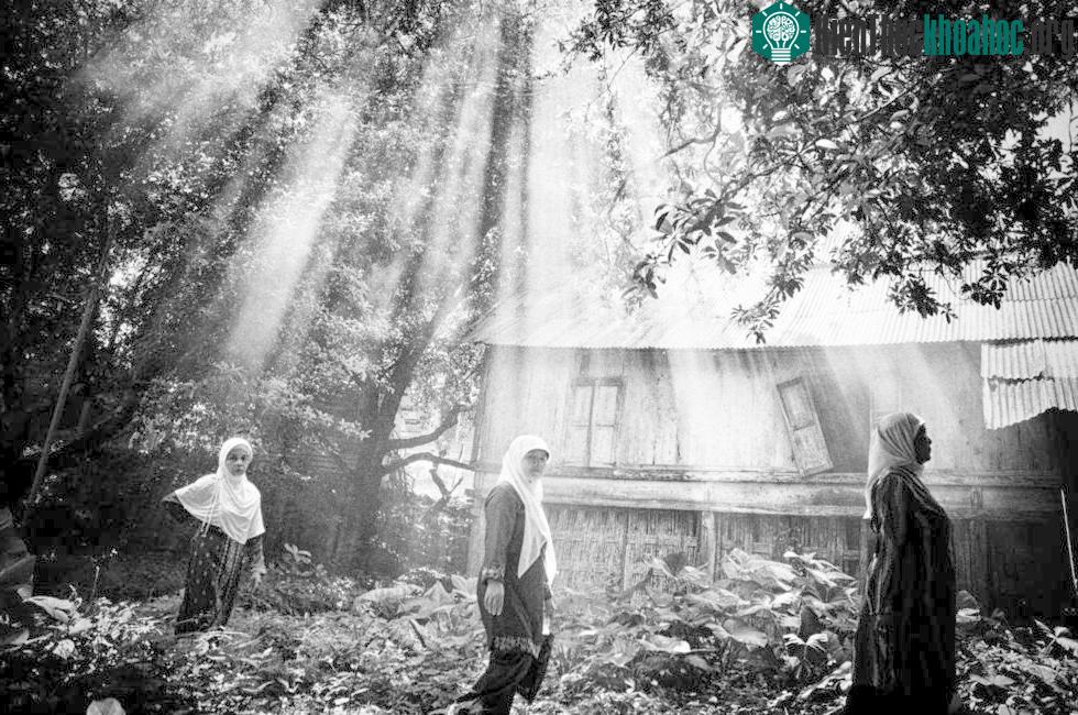 Tuy nhiên, những ngôi nhà truyền thống của người Minangkabau không còn nhiều. Trong quá khứ, ngôi làng Sumpu có 200 mái nhà truyền thống nhưng nay chỉ còn chưa đầy 40 căn. Những mái nhà hiện đại th...
