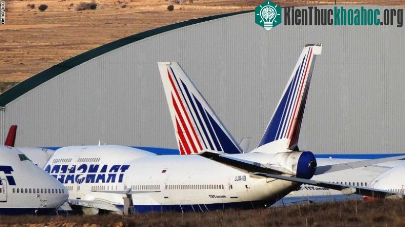 Ngoài Teruel, chỉ có hai cơ sở khác được trưng dụng làm nơi lưu giữ máy bay ở gần Pau, Pháp và sa mạc Mojave, Mỹ.