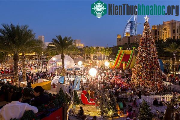 Choáng ngợp với cách trang trí Noel cực ảo diệu trên khắp năm châu ảnh 42