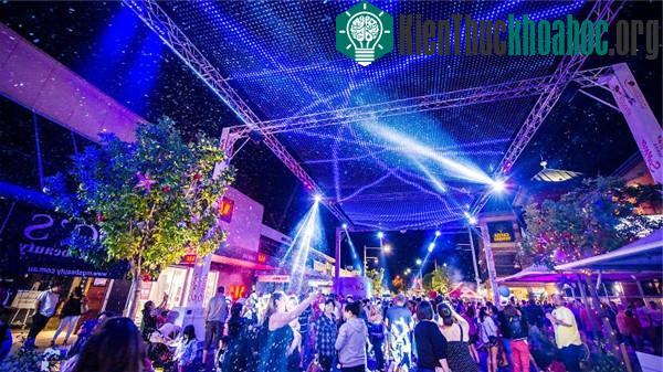 Choáng ngợp với cách trang trí Noel cực ảo diệu trên khắp năm châu ảnh 49