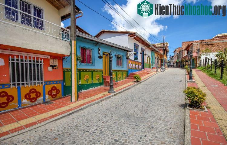 Kiến trúc tuyệt đẹp của thị trấn nhiều màu sắc nhất thế giới ảnh 5