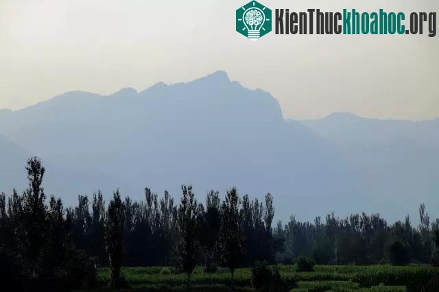 "Phật ngủ" núi Hạ Lan