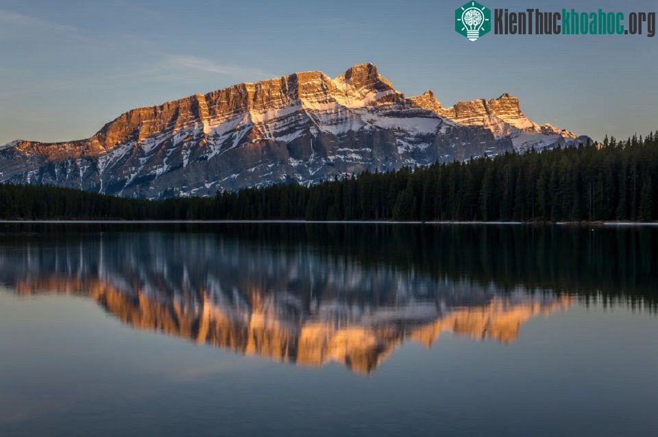 Khám phá thiên nhiên hùng vĩ của đất nước thanh bình Canada ảnh 5