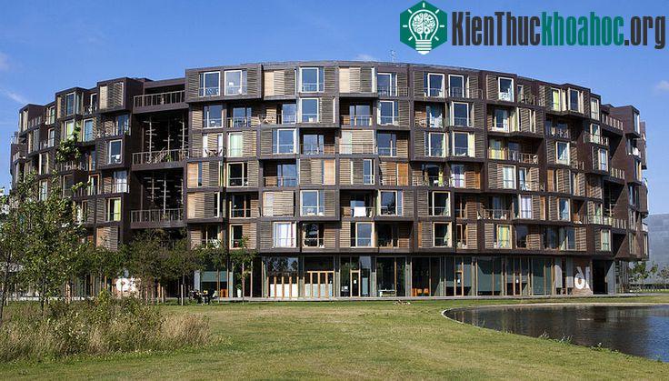 Khu nhà ở dành cho sinh viên (Tietgen Student Residence) được đánh giá là một trong những nơi ở tuyệt vời nhất. Tòa nhà độc đáo và đẹp mắt này gồm 360 phòng.