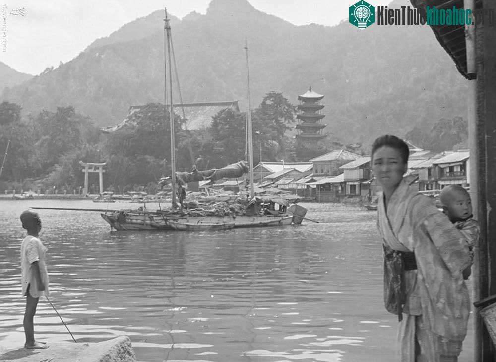 Nhật Bản ngày nay nhộn nhịp, hiện đại và sầm uất, nhưng khi ngắm nhìn những bức ảnh về một thời phong kiến người ta vẫn không khỏi hồi tưởng về cuộc sống êm đềm, tĩnh lặng trước đây.