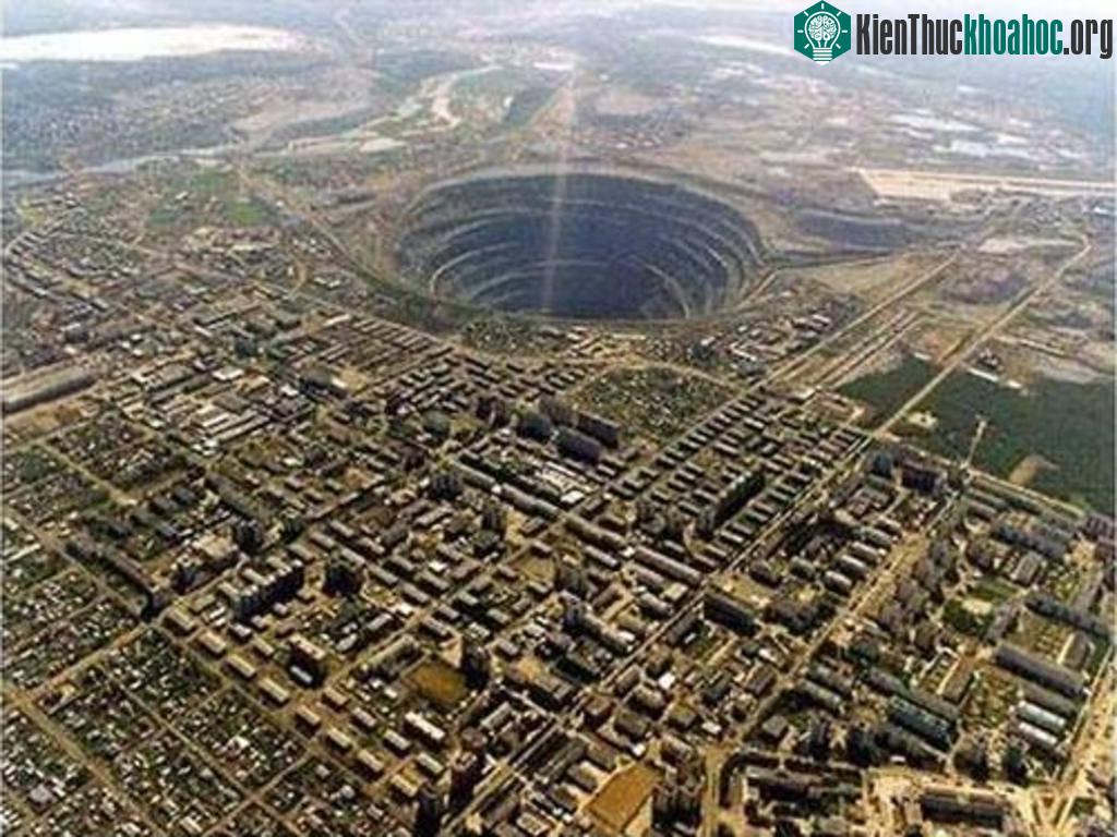 Mỏ kim cương Mirny - Siberia