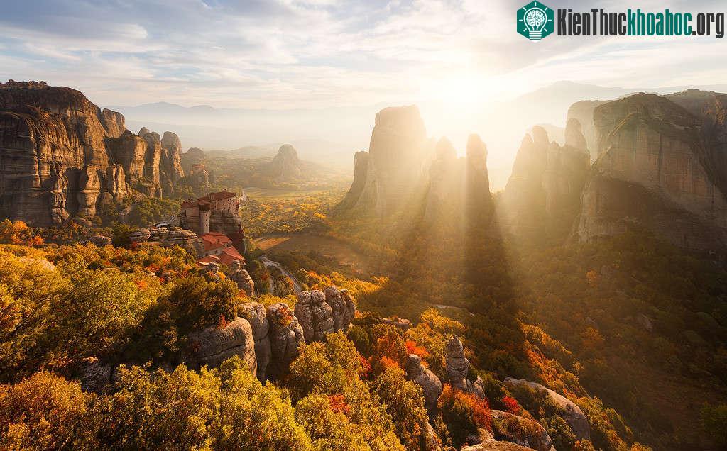 Quần thể tu viện Meteora, Hy Lạp ẩn mình rừng núi.