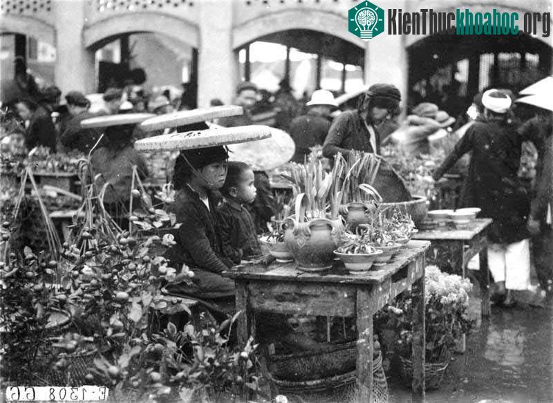 Chợ Tết tấp nập kẻ bán, người mua