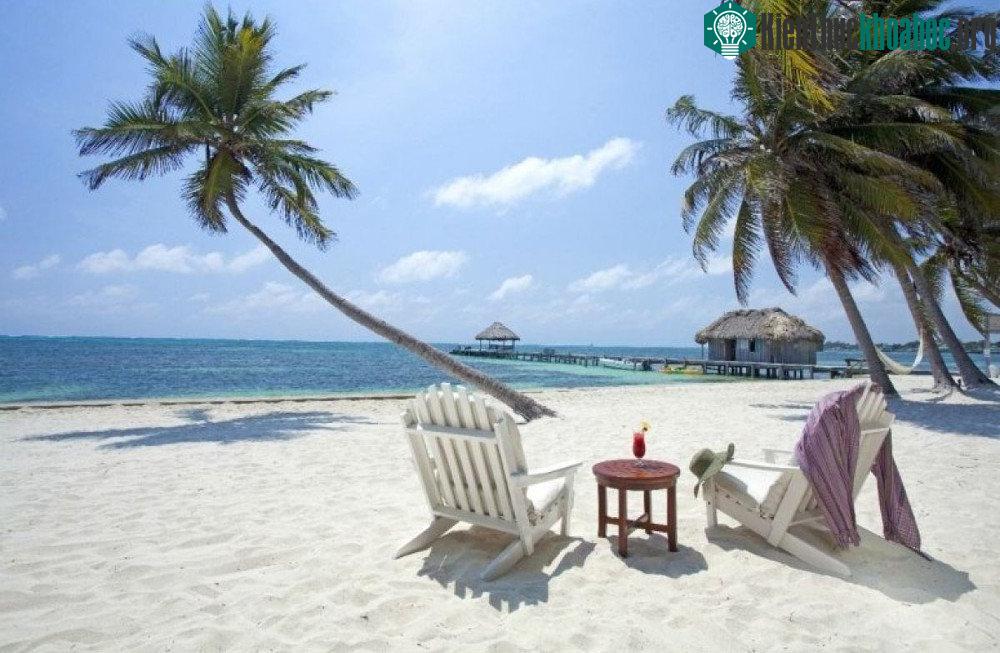 Thứ lành lạnh duy nhất mà bạn có thể cảm nhận ở Belize chính là những viên đá trong ly cocktail.